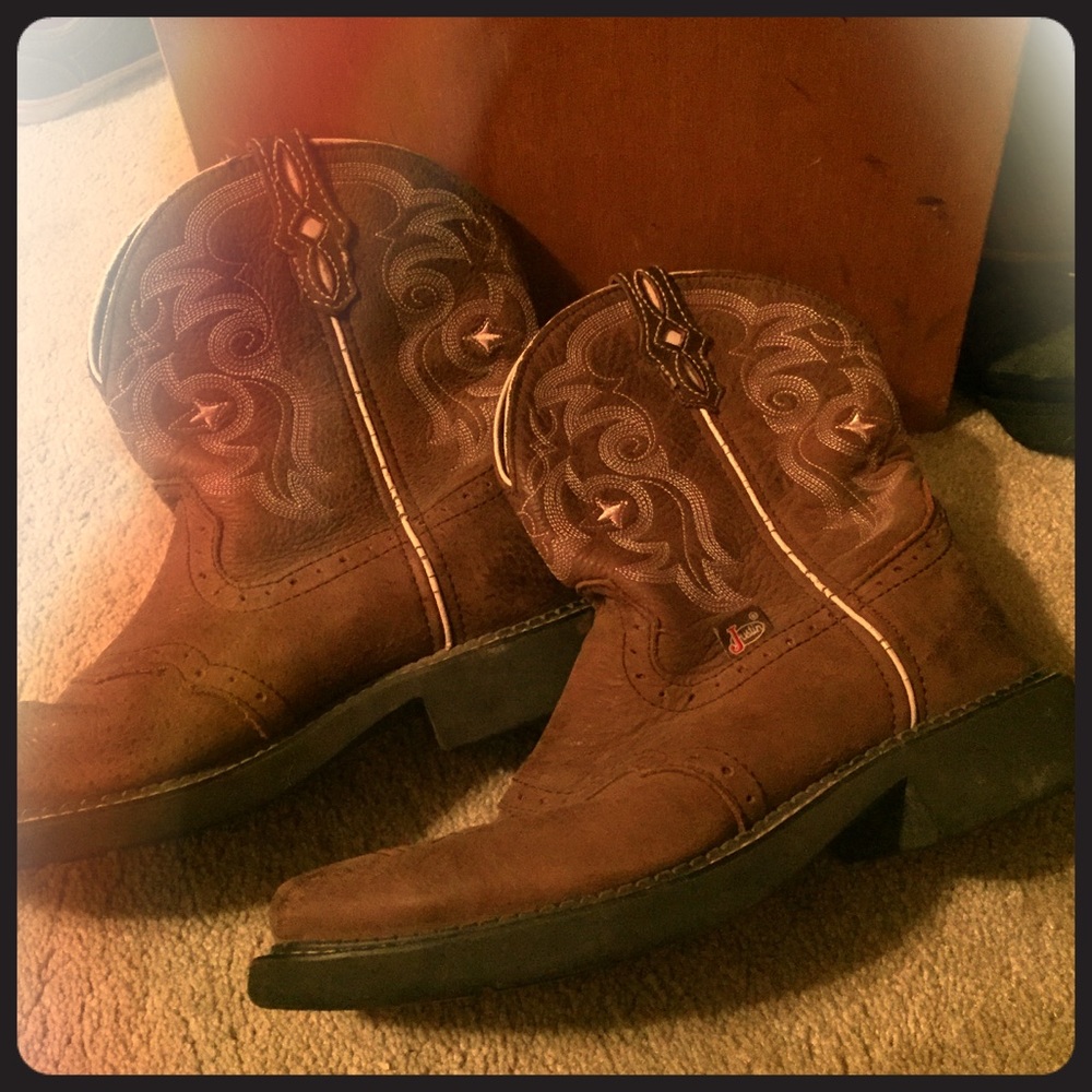 Short Cowgirl boots (square toed)🎁😊